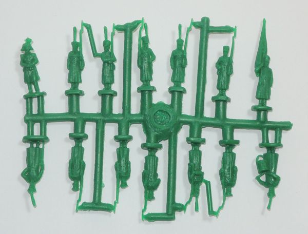 Russische Infanterie, angetreten, Waffe geschultert, 1:72